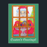 Carte postale père Noël Lighting Menorah<br><div class="desc">Cette carte postale est ornée d'une jolie photo géante de Père Noël illuminant les bougies de la menorah.</div>