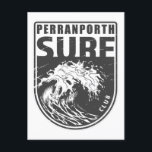 Carte Postale Perranporth Surf Club Angleterre Emblem<br><div class="desc">Design Perranporth Surf Club avec illustration d'ondes océaniques dans un style badge.</div>