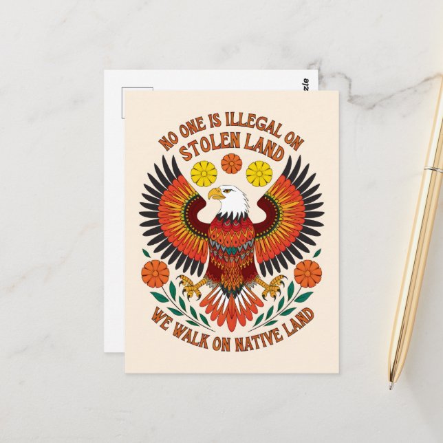 Carte Postale Personne n'est illégal sur les terres volées (Devant/Arrière en situation)