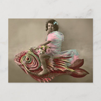 Carte Postale Petite fille à cheval sur un poisson