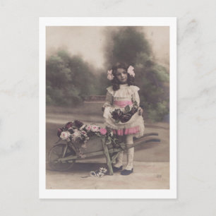 Carte Postale Petite fille avec panier de fleurs