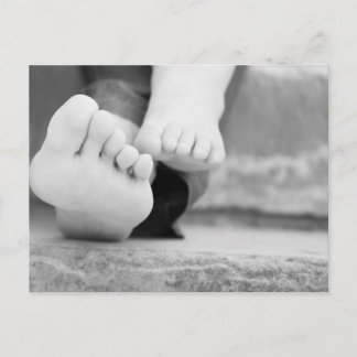 Carte Postale Petites jambes de l'enfant et sa mère