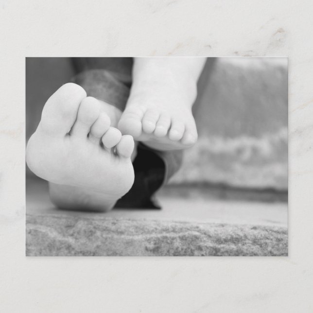 Carte Postale Petites jambes de l'enfant et sa mère (Devant)