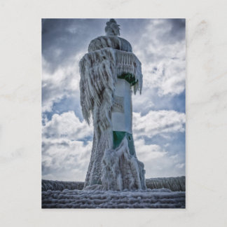 Carte Postale Phare gelé sur la rive de la mer Baltique