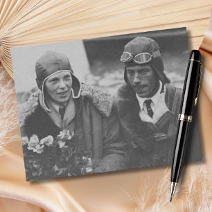 Carte Postale Photo d'Amelia Earhart en noir et blanc Anniversai