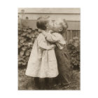 Photo d'amour vintage d'enfants s'embrassant dans