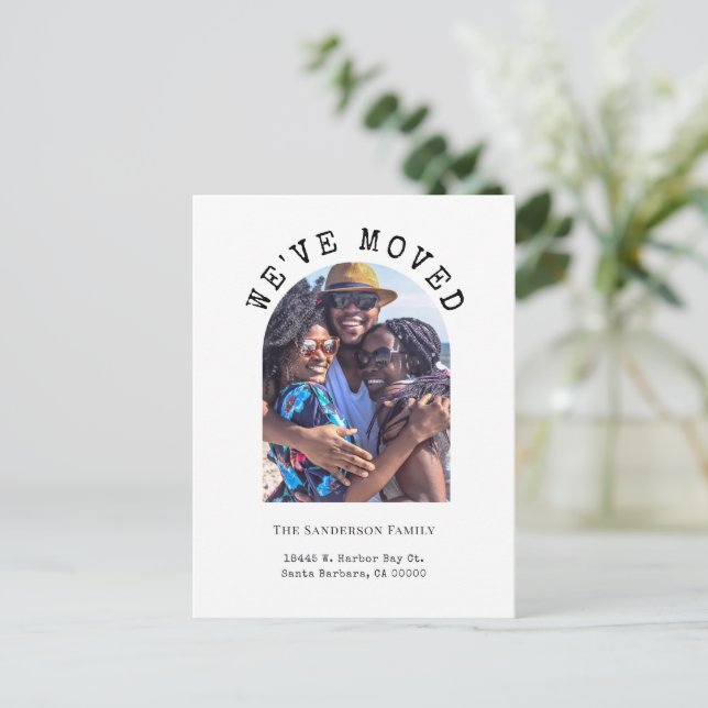 Carte Postale Photo de Famille Moderne Nous avons déménagé Nouve (Debout devant)