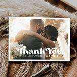 Carte Postale Photo de Merci mariage rétro élégant<br><div class="desc">Express votre gratitude et merci à vos invités pour leur présence et de beaux cadeaux avec ce carte photo personnalisable avec un style moderne. Ajoutez simplement votre photo de mariage préférée,  changez les couleurs et écrivez votre propre message de remerciement.</div>