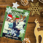 Carte Postale Photo de Noël personnalisée flocons de neige et xm<br><div class="desc">Joyeux Noël. Ajoutez votre propre image, modifiez le texte et le filtre photo. Photo de Noël classique motif et Noël. casquettes (Père Noël, elfes et rennes). Vous pouvez modifier la couleur de l'arrière - plan, supprimer, faire pivoter, déplacer, dupliquer (modifier-copier-coller), retourner, redimensionner ... flocons de neige et casquettes. Pour de...</div>