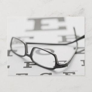 Carte Postale Photo de studio de lunettes sur le tableau des yeu