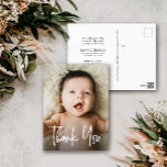 Carte Postale Photo moderne Merci bébé Faire-part de naissance<br><div class="desc">Personnalisez ces cartes de remerciement de Baby shower avec une belle photo de votre bébé. Ces cartes postales fonctionnent aussi comme un faire-part de naissance en même temps que le bébé est ici. Merci à votre famille et à vos amis qui vous ont fait doucher avec leur amour et vous...</div>