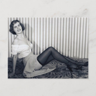 Carte postale photo N&B Pin Up Vintage Girl