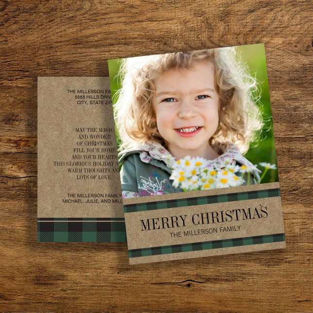 Carte Postale Photo rustique de Noël avec plaid Buffalo vert et  (Green buffalo plaid Christmas photo greeting postcard)