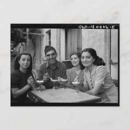 Carte Postale Photo vintage de personnes mangeant de la glace