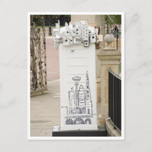 Carte Postale Photo vintage d'un kiosque téléphonique artistique