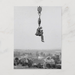 Carte Postale Photographe Avec Caméra Suspendu De Hook