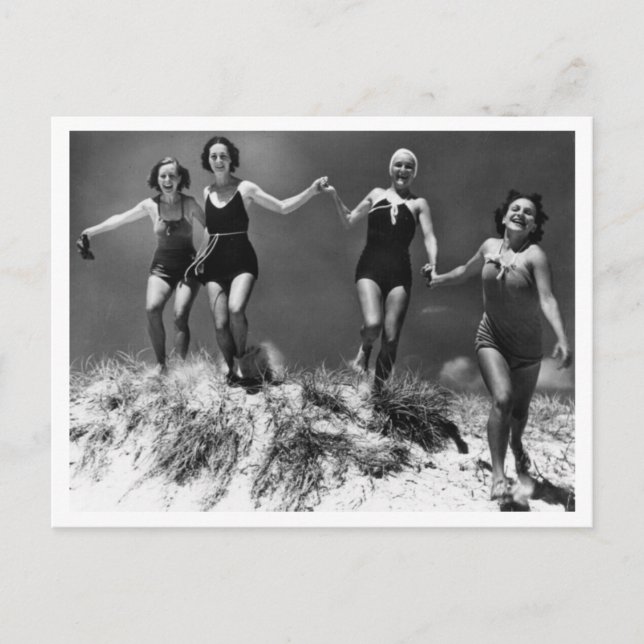 Carte Postale Photographie des jeunes femmes dunes de sable 1935 (Devant)