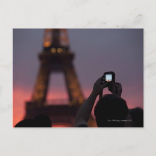 Carte Postale Photographier la Tour Eiffel avec un smartphone