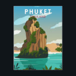 Carte postale Phuket Thailand Retro<br><div class="desc">Conception de l'illustration vectorielle Phuket. Il se compose de l'île de Phuket,  la plus grande île du pays,  et de 32 îles plus petites au large de ses côtes. Il se trouve au large de la côte ouest de la Thaïlande continentale dans la mer d'Andaman.</div>