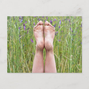 Carte Postale pieds nus heureux en fleur sauvage