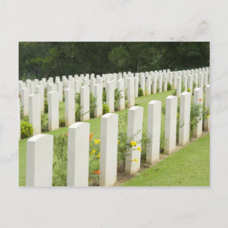 Carte Postale Pierres de tête dans un cimetière de guerre