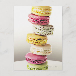 Carte Postale Pile de macarons vibrants