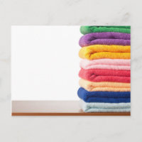 Pile de serviettes en microfibre colorée