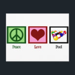Carte Postale Piscine Peace Love | Billard Cool<br><div class="desc">Peace Love Pool cadeau pour un requin de piscine ou un touriste qui aime jouer aux jeux de bar comme le billard. Un signe de paix,  un coeur,  et un carré de boules.</div>
