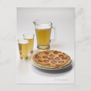 Carte Postale Pitcher et deux pintes de bière à côté de pepperon