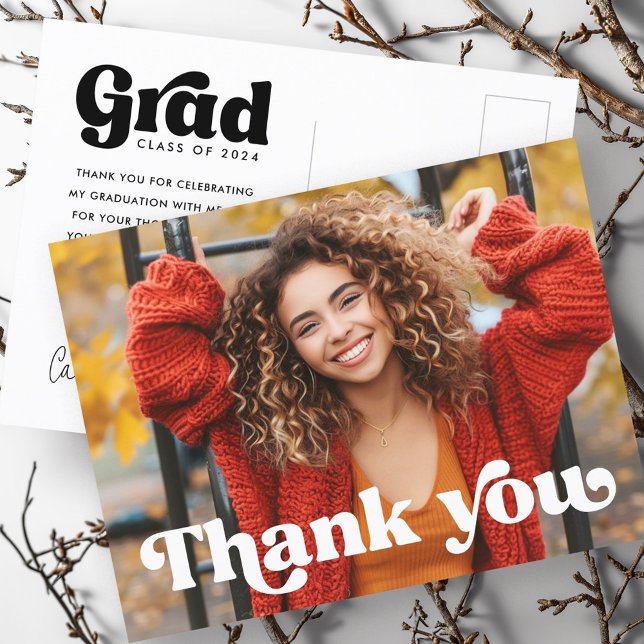 Carte Postale Police rétro pleine photo diplômé diplômé (Retro font full photo graduate graduation postcard)