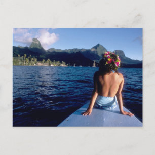 Carte Postale Polynésie française, Moorea. Femme appréciant la v