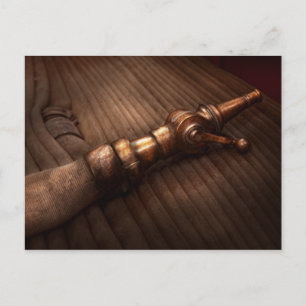 Carte Postale Pompier - C'est poli de pointer