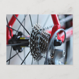 Carte Postale Porte À Thème, Un Vélo Rouge Avec Plusieurs Engins