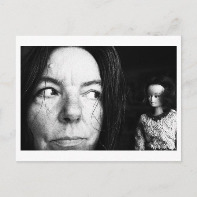 Carte Postale Portrait de poupée - Chuchotement (Devant)