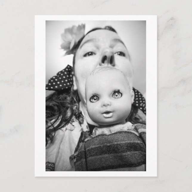 Carte Postale Portrait de poupée - La conteuse de poupées (Devant)