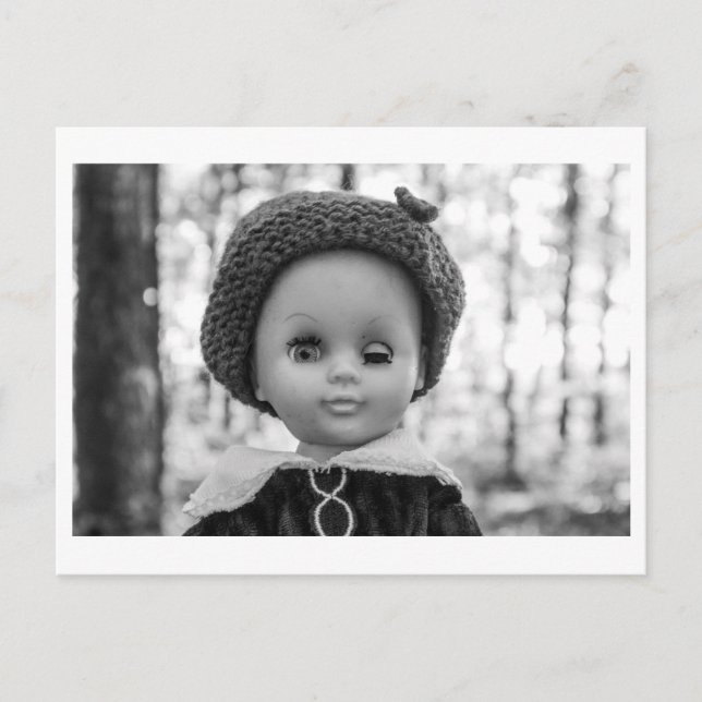 Carte Postale Portrait de poupée - Poupée qui cligne de l'œil (Devant)