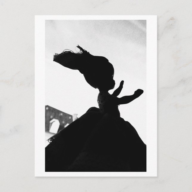 Carte Postale Portrait de poupée - Poupée volante (Devant)