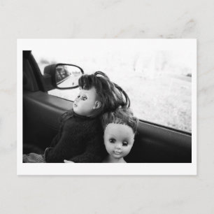 Carte Postale Portrait de poupée - Poupées dans une voiture