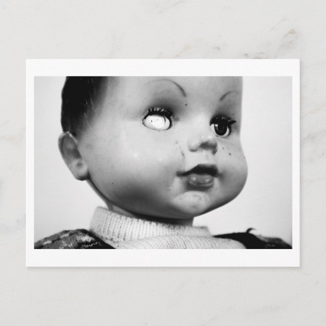 Carte Postale Portrait de poupée - Un œil (Devant)