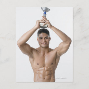 Carte Postale Portrait d'un jeune homme tenant un trophée