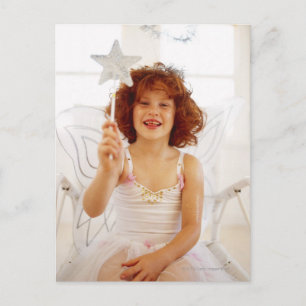 Carte Postale portrait d'une jeune fille habillée d'un ange