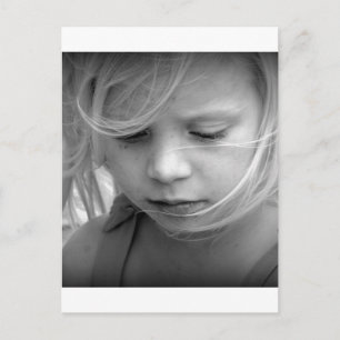 Carte Postale Portrait Fille Visage noir et blanc