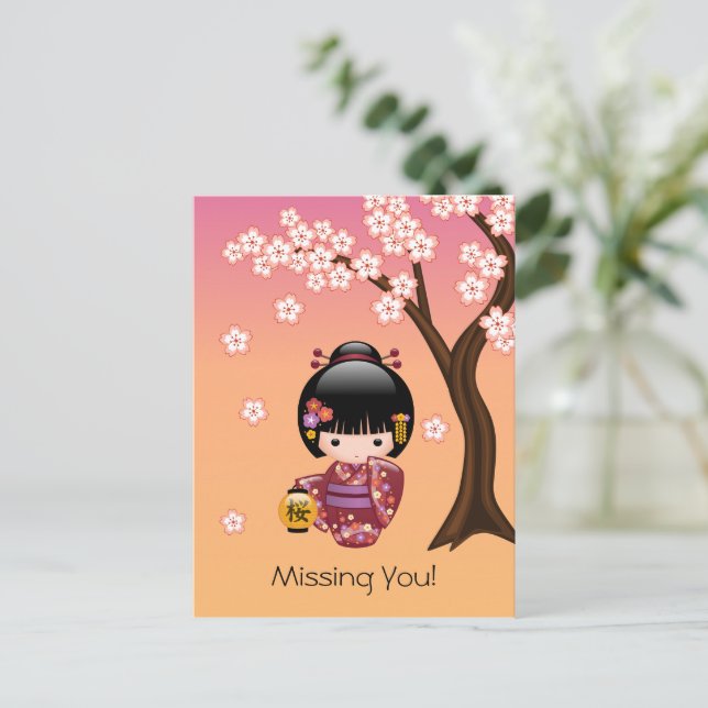 Carte Postale Poupée Sakura Kokeshi - Geisha Girl Missing You (Debout devant)