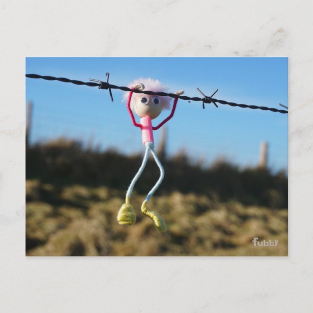 Carte Postale Puissance du patser Fubby sur le fil barbelé. (Devant)