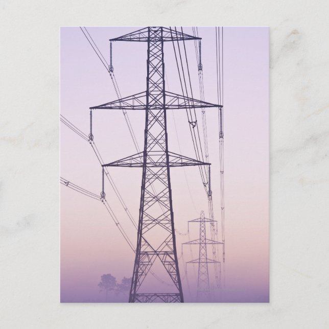 Carte Postale Pylônes électriques dans la brume à l'aube. (Devant)