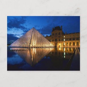 Carte Postale Pyramide au Musée du Louvre de nuit, Paris, France