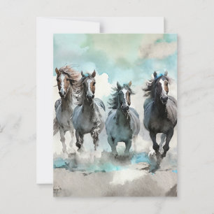 Carte Postale Quatre mustangs sauvages galopent à travers la pra