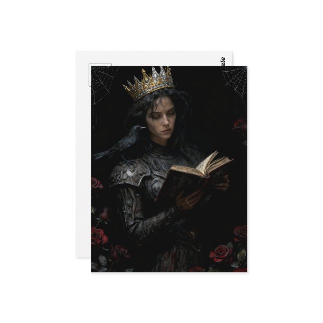 Carte Postale Queen Reading a Book (Devant/Arrière en situation)