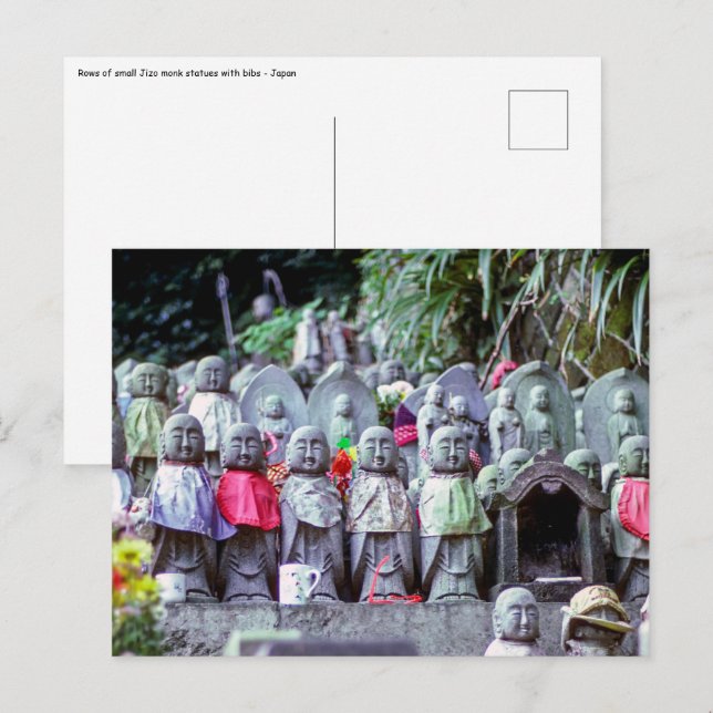 Carte Postale Rangs de petites statues de moines Jizo avec des b (Devant / Derrière)