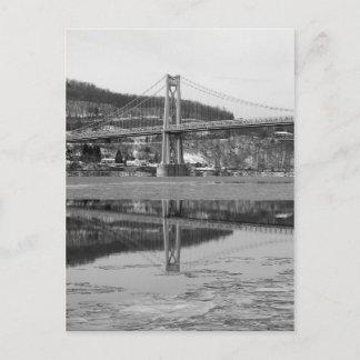 Carte Postale Réflexion de la tour Icy Bridge